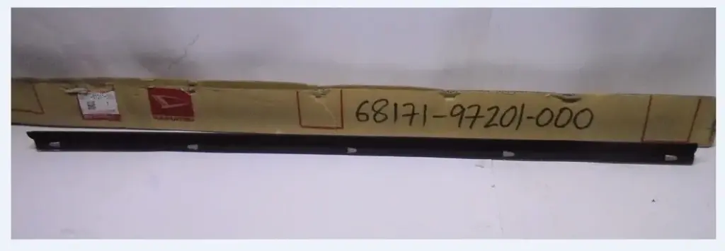 Front Window Weatherstrip-RH