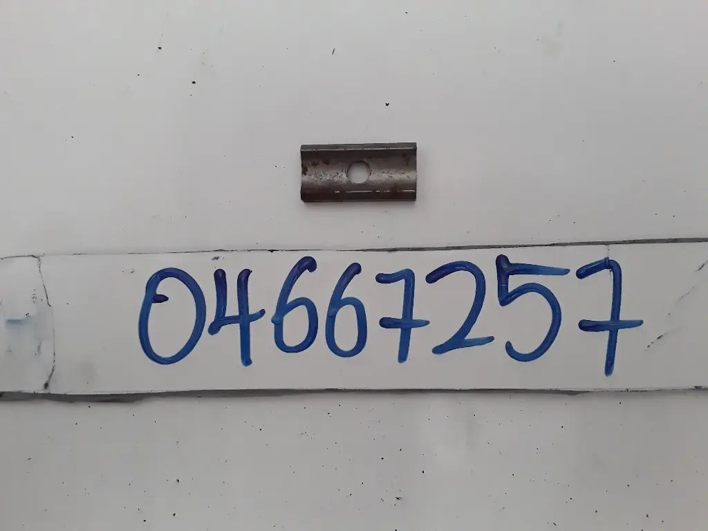 Retainer Exhaust Rocker Shaft (Middle)