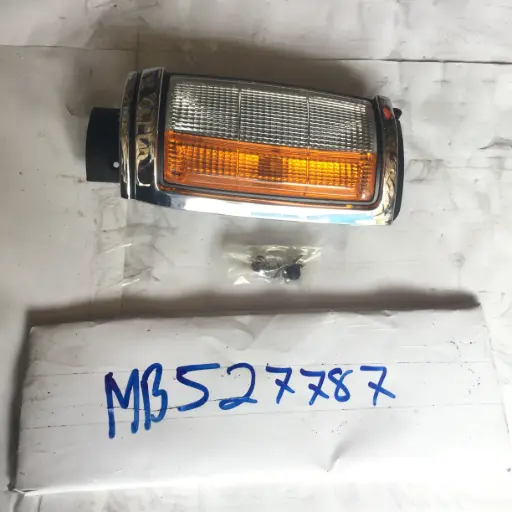 [MB527787] Clearance Lamp Kit-LH