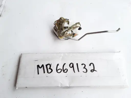 [MB669132] Front Door Latch-RH