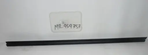 [MR959757]  Front Door Weatherstrip