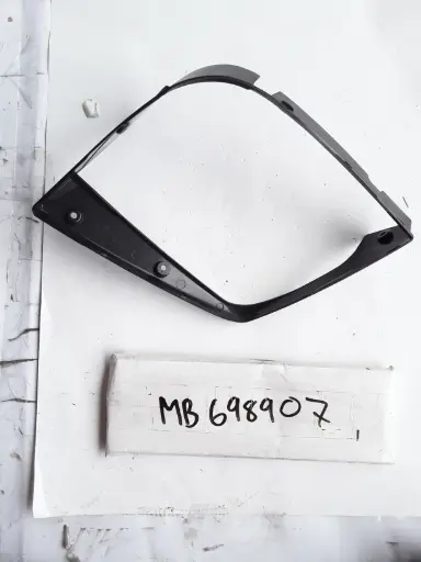[MB698907] Headlamp Upper Bezel Kit