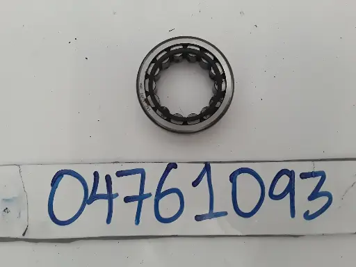 [04761093] Output Shaft Bearing Package