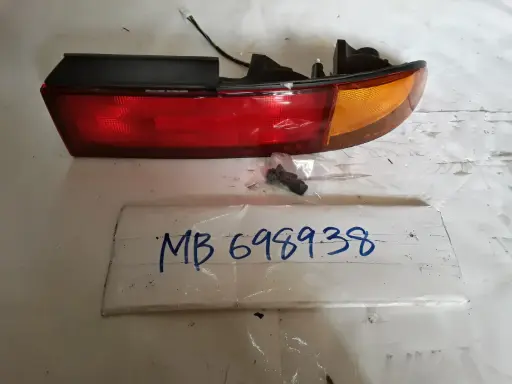 [MB698938] Rear Combination Lamp Kit-RH