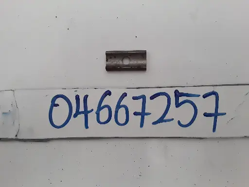 [04667257] Retainer Exhaust Rocker Shaft (Middle)