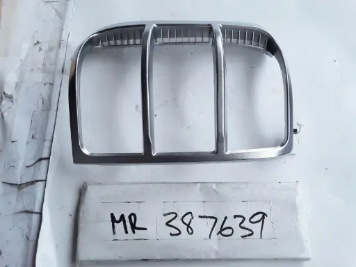[MR387639] Rear Combination Lamp Bezel-LH