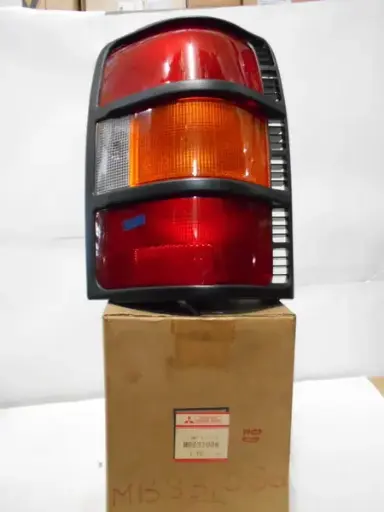 [MB831086] Rear Combination Lamp-RH