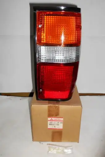 [MB527102] Rear Combination Lamp-RH